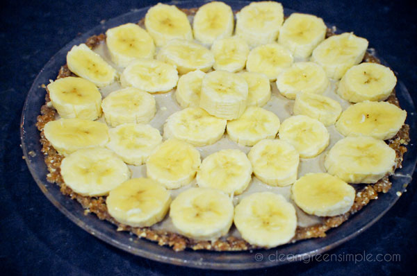 Completed banana cream pie