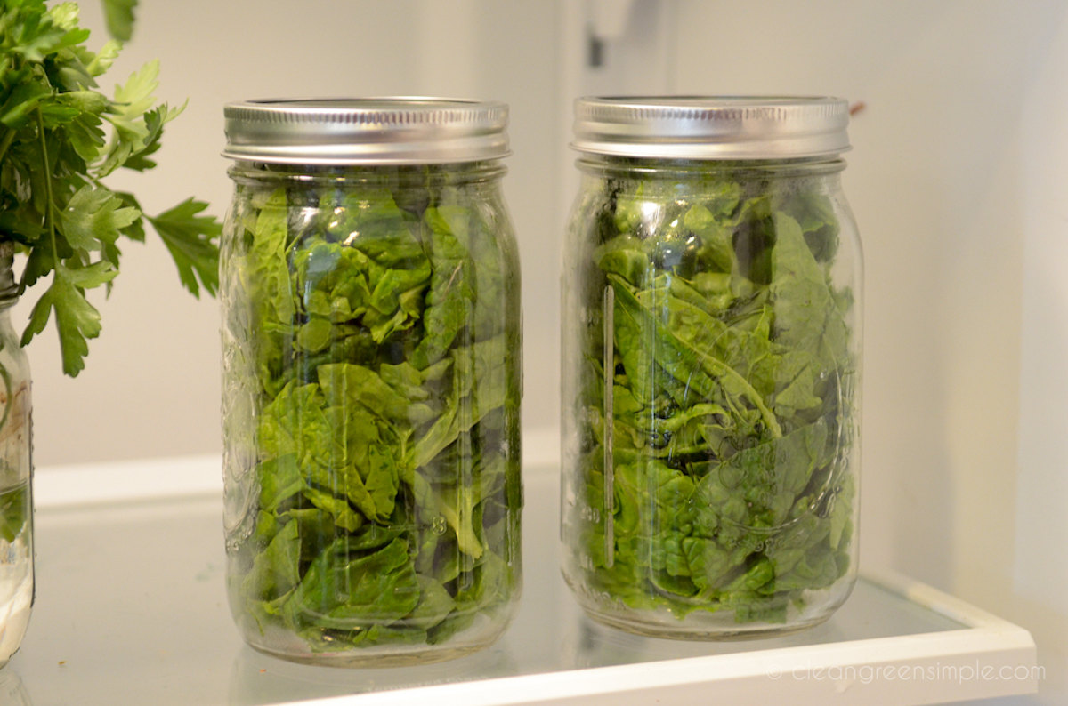 Storing lettuce in refrigerator