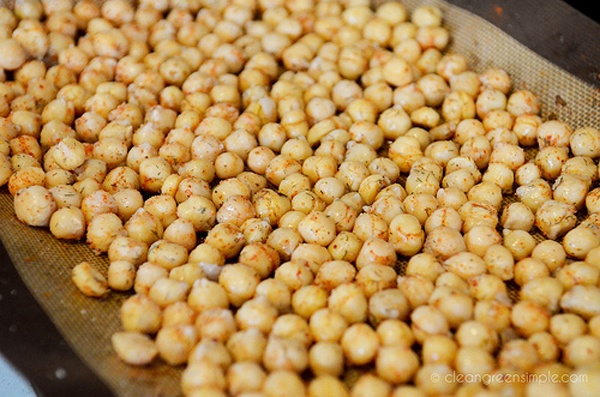 Un-cooked chickpeas