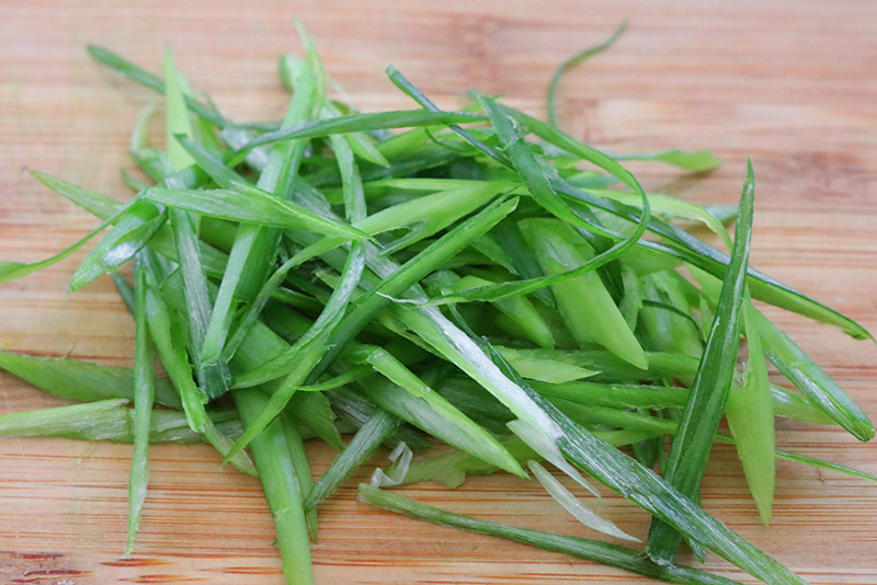 a pile of sliced green onions
