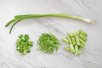 how to cut scallions