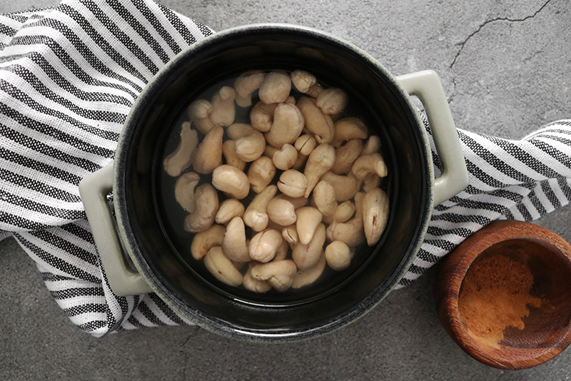 soaking cashews