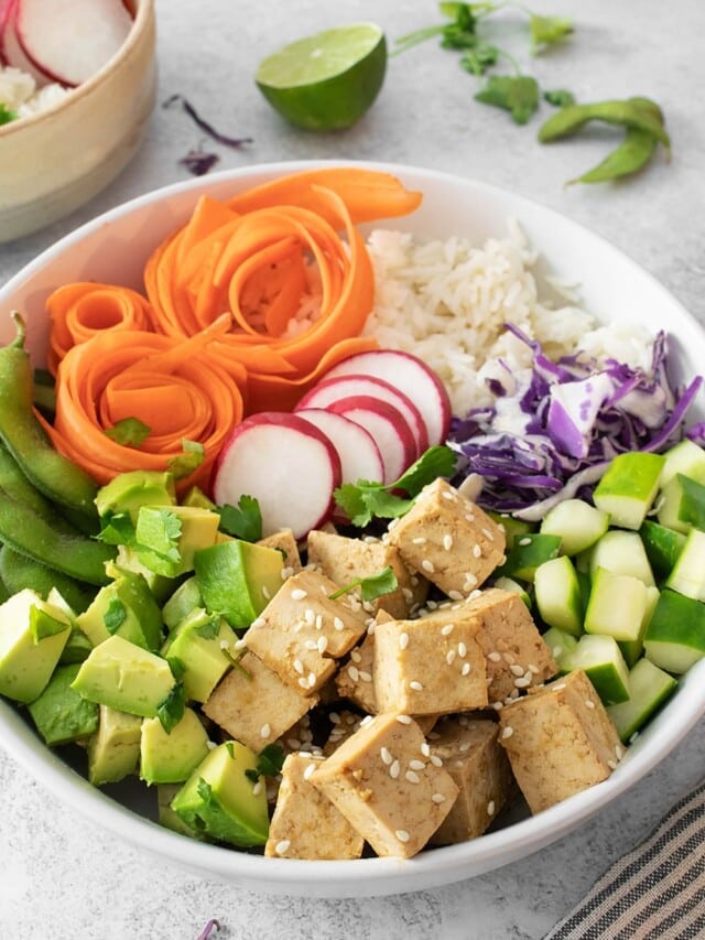 Vegan tofu poke bowl on a gray table