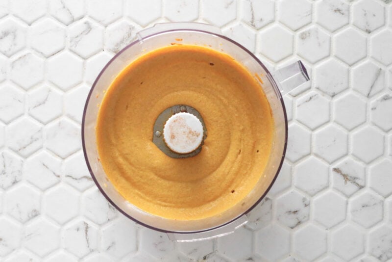 blended pumpkin and spices for fruit dip