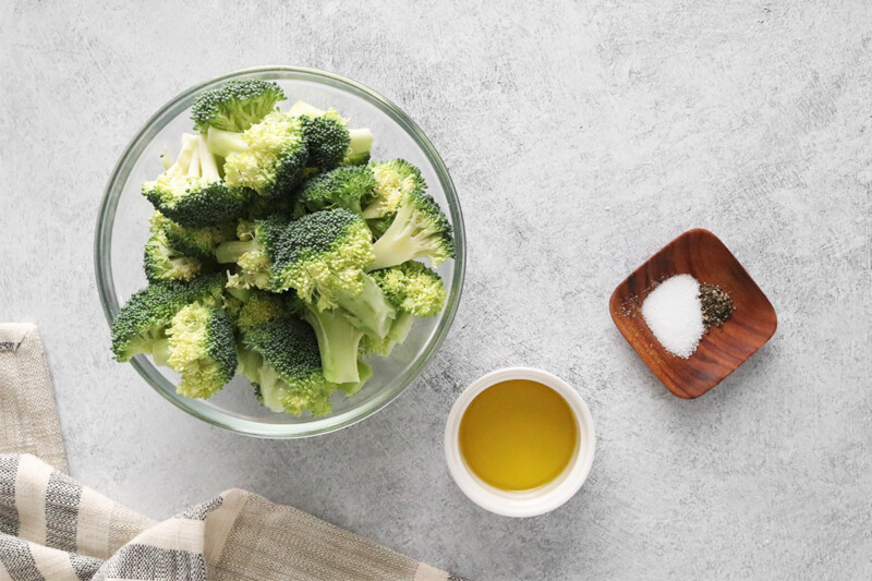 Ingredients for roasted broccoli