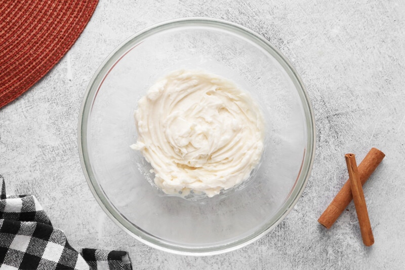 Mix vegan cream cheese, sugar, and vanilla extract in a bowl.